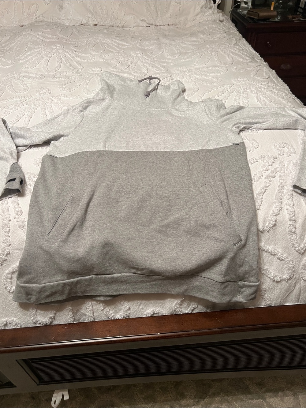 Nursing Queen Two-Tone Gray sweatshirt M